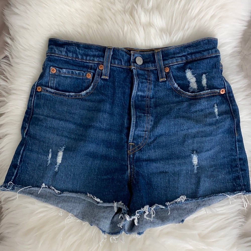 Levi’s ribcage shorts ☀️ - Picture 1 of 7